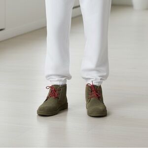 UGG NEUMEL BOOTIE IN BURNT OLIVE fur lined Green Ankle Boots red laces size 9